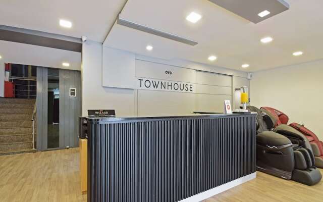 OYO Townhouse 030 Ashram Road Ahmedabad