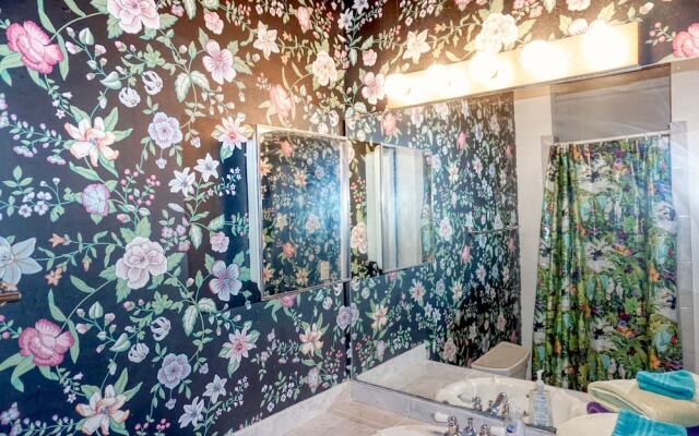 Pass A Grille Beach Escape (107-8)