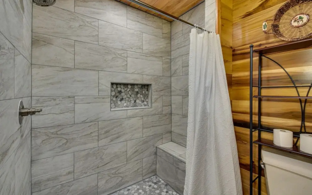 Mountain-view Cabin ~ 2 Mi to Downtown Clayton!