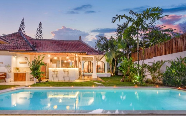 Villa Cologne - 6 BDR Villa, 2 Private Pools & Huge Garden, Walk to the Beach – Pool – Kuta