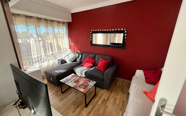 4 BEDROOMS -SENECA Center Apartment