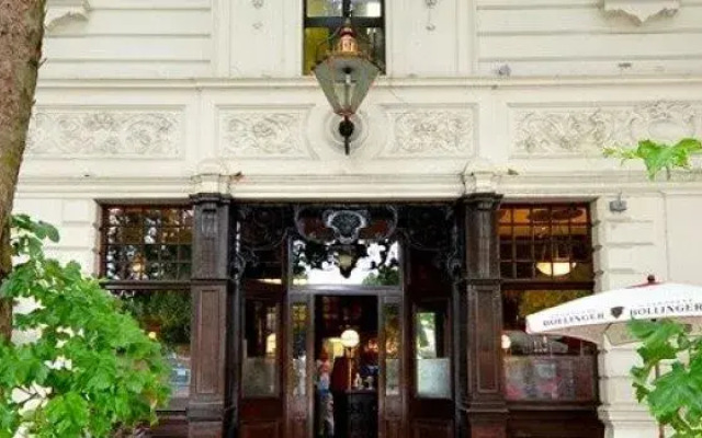The Warrington Hotel