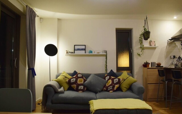 Charming and Spacious 2 Bedroom Flat In Shadwell