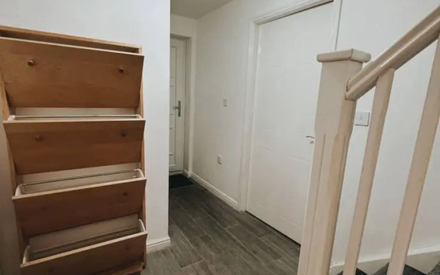 Stunning 3-bed House in Oldbury