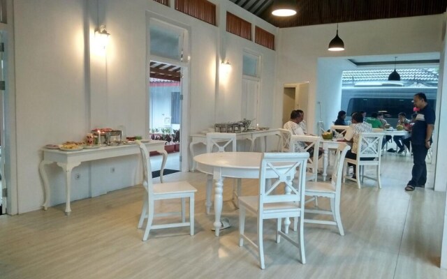 Sinom Borobudur Hotel