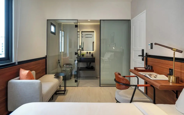 Metrolux City Contemporary Hotel