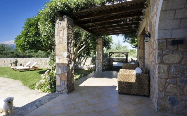 Private Polished Mansion w Private Pool Jacuzzi