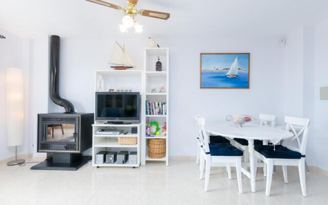 M&M - Apartment with sea views in Portocolom. Free WiFi