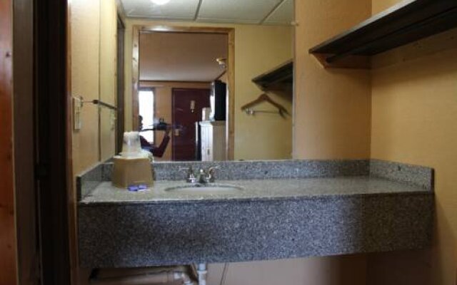Hometown Inn Fort Wayne