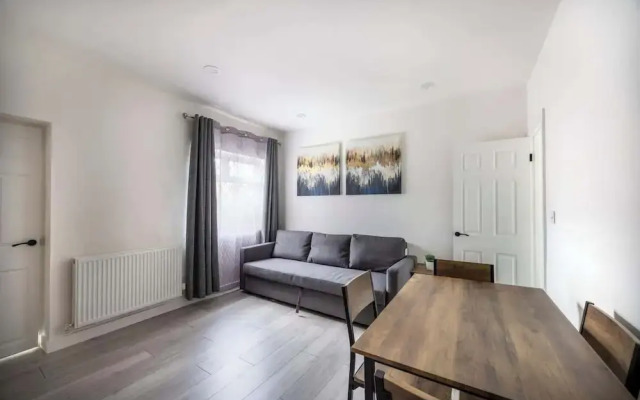 3bedroom 2 Bathroom House-free Parking 5 Beds