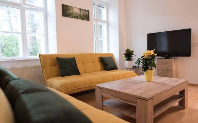 Blueberry Living City Apartment
