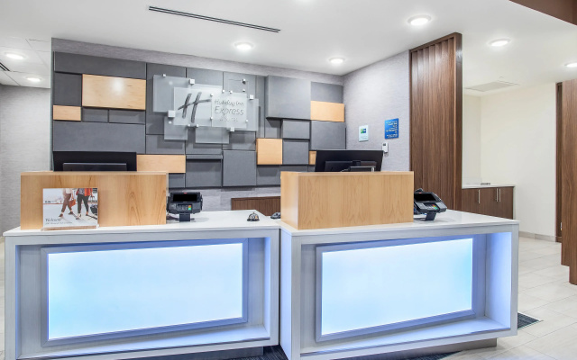 Holiday Inn Express & Suites Lexington W - Versailles by IHG