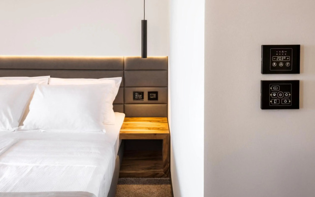 Hotel Ani