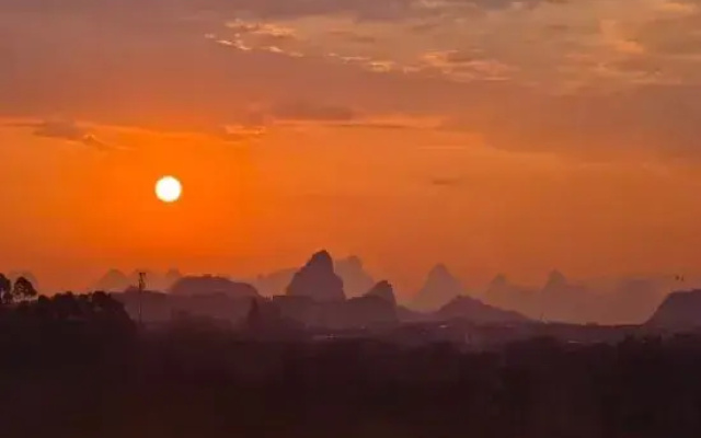 Guilin Yue Mountain Scenic View Vacation Apartment (Reed Flute Cave Scenic Area)