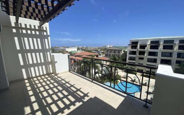 2BR Condo 5 Location w Amazingviews Pool GYM