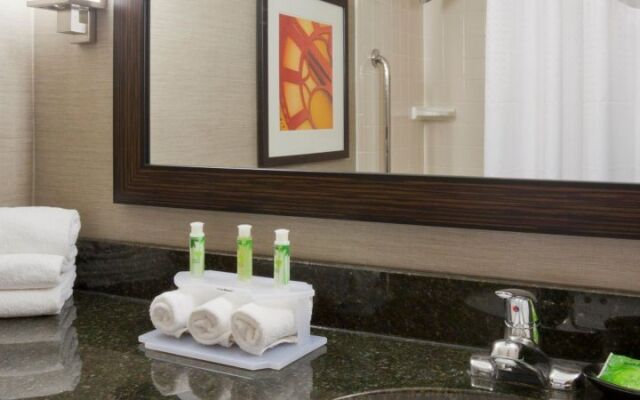 Holiday Inn Express & Suites Bloomington - MPLS Arpt Area W, an IHG Hotel