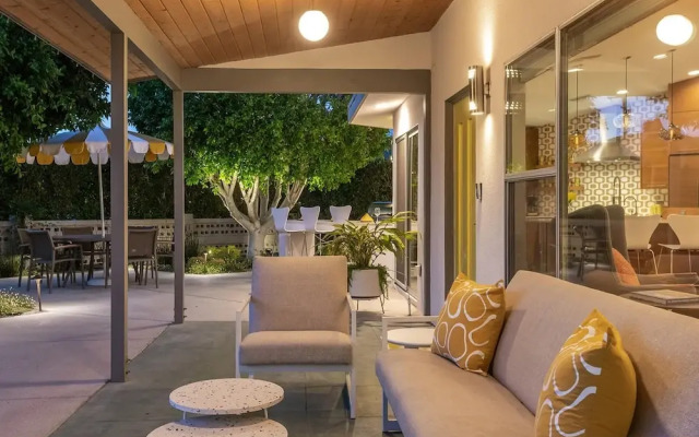 Four Palms in Deepwell Estates