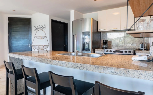 Elements Penthouse 19 3 Bedroom Condo by RedAwning