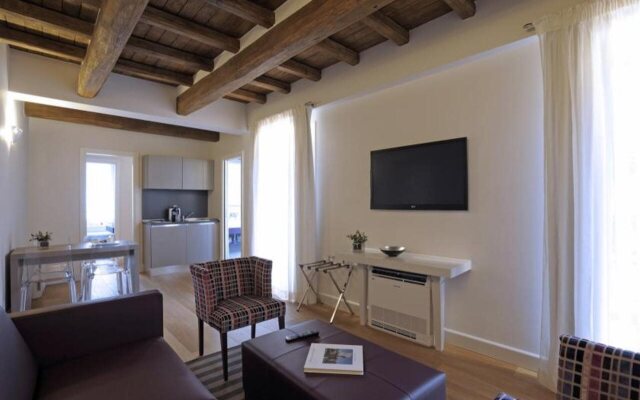 Trevi Palace Luxury Inn