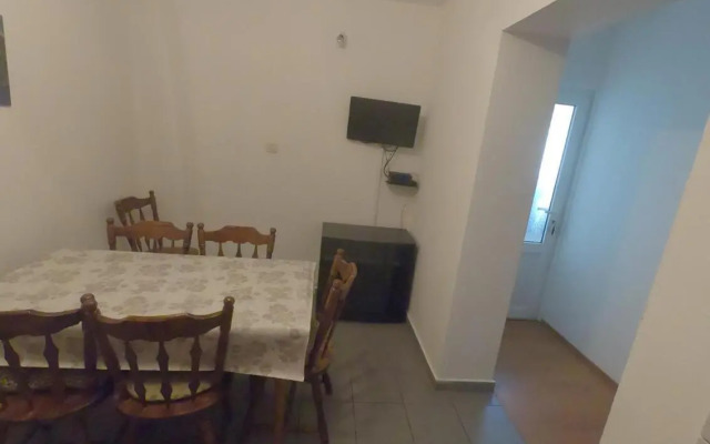 Apartments with a parking space Makarska - 6696