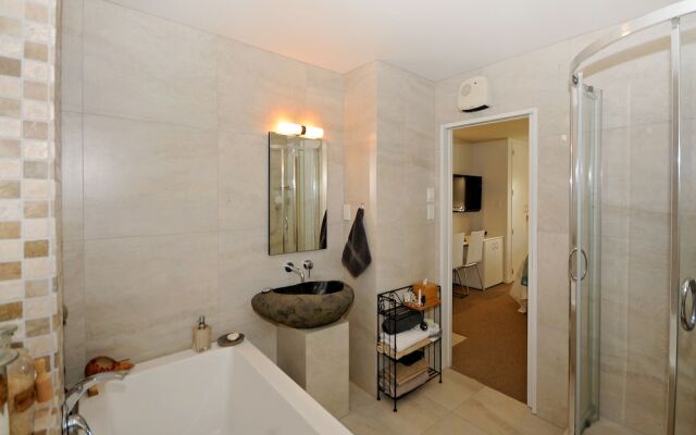 Kapiti Waves Bed & Breakfast