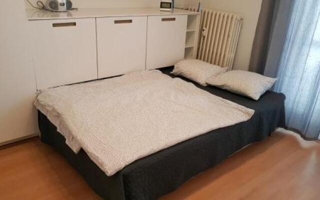 Hidden Gem close to hockey stadium with terrace