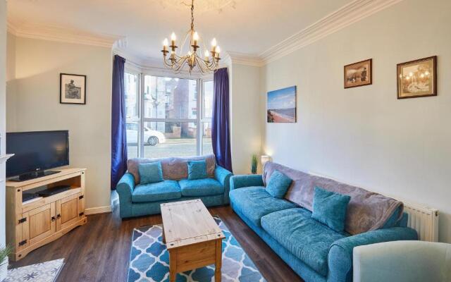 Host Stay Holyrood Lodge