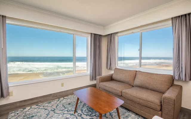 Sailor Jack's Oceanfront Inn