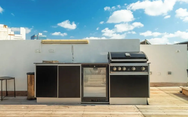 Rooftop Jacuzzi Penthouse by Sea N' Rent