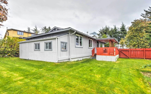 Walkable Sitka Getaway w/ Community Perks!