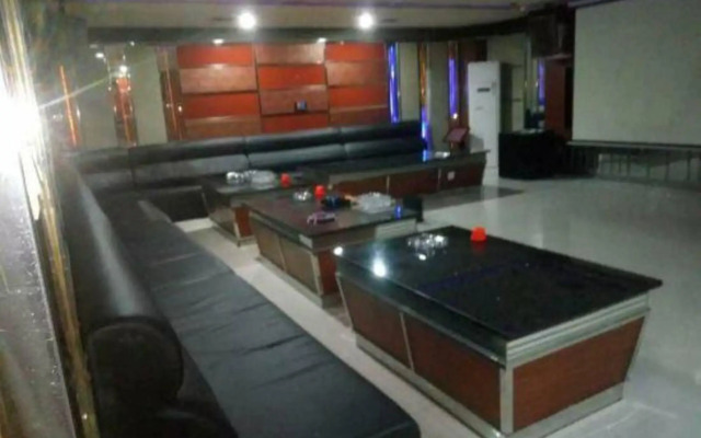 Qujing Youth Network Hotel