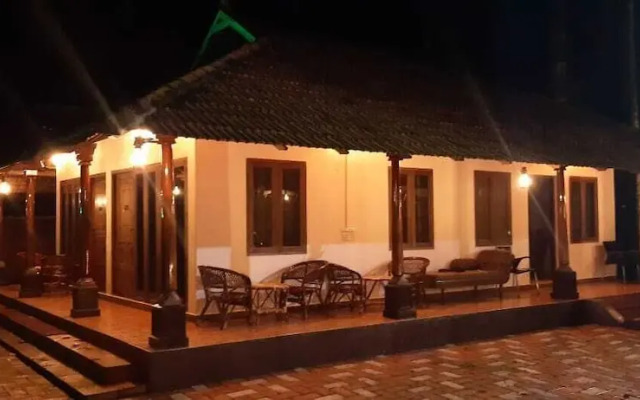 Saro Lake County Hotel