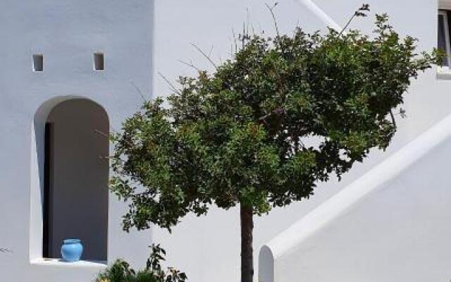 Sarakiniko Rooms