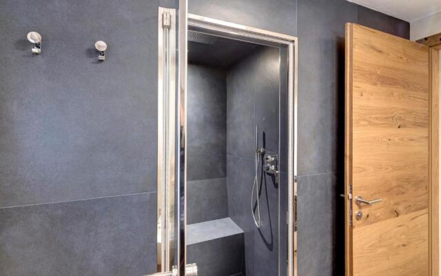 Snow Mountain Planet Suite House