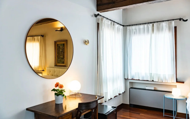 Prestigious Residence Brà with a turret overlooking Verona
