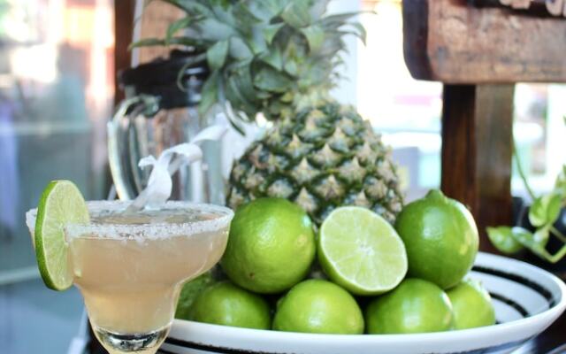 Barefoot Caye Caulker Hotel