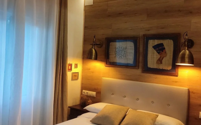 House with 9 private rooms