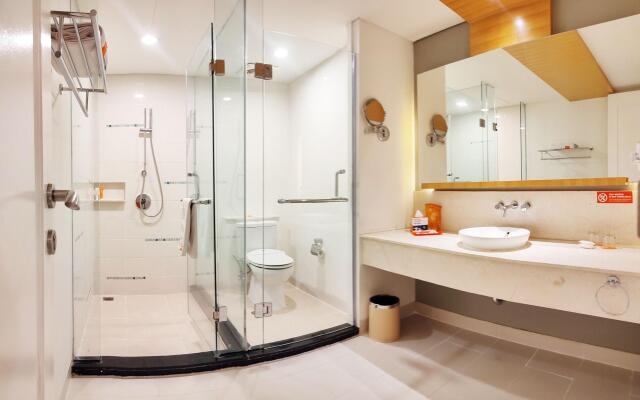 HARRIS Suites fX Sudirman