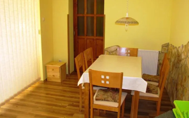 Zoli Apartmanok-Era Major 53