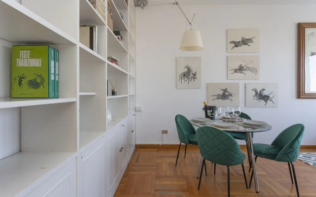 Skyline view Biancamano 1 bdr with balcony by Rentopolis