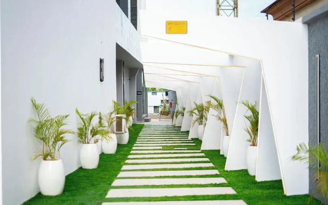 Greyfield Hotel And Apartments