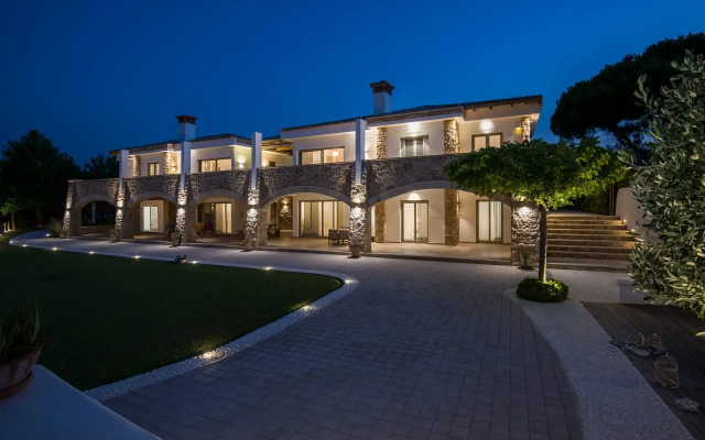 Amelia Villa Collection