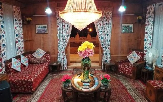 Vale of Kashmir Houseboat