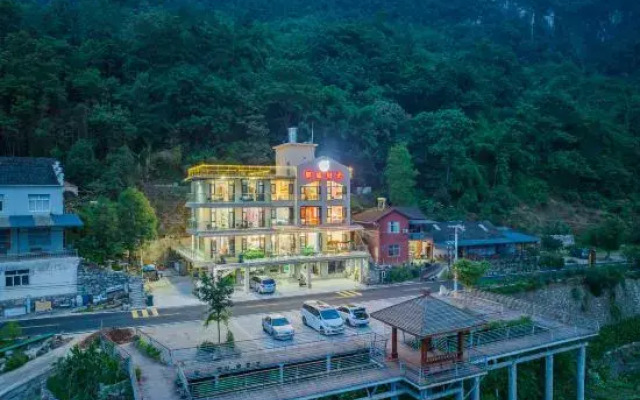 Yunlv Sunshine Homestay (Yichang Three Gorges Home Scenic Area)