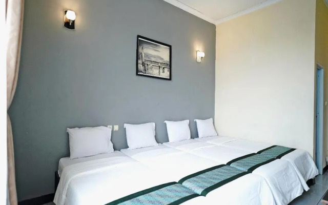 Saung Balibu Hotel