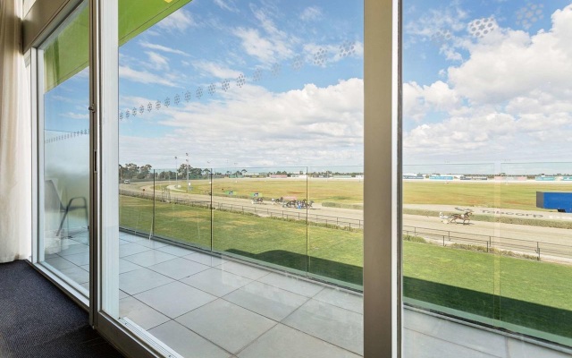 Mantra Melbourne Melton