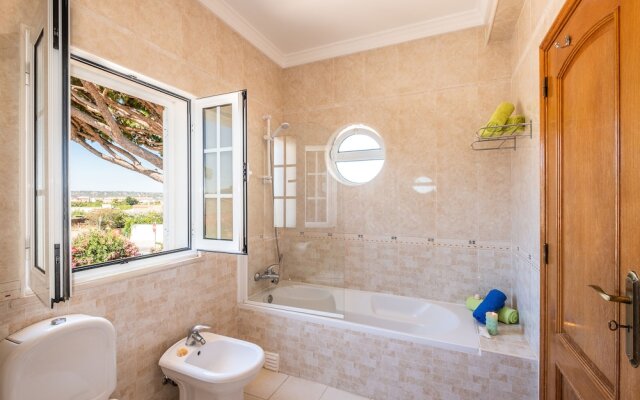 Villa Caly