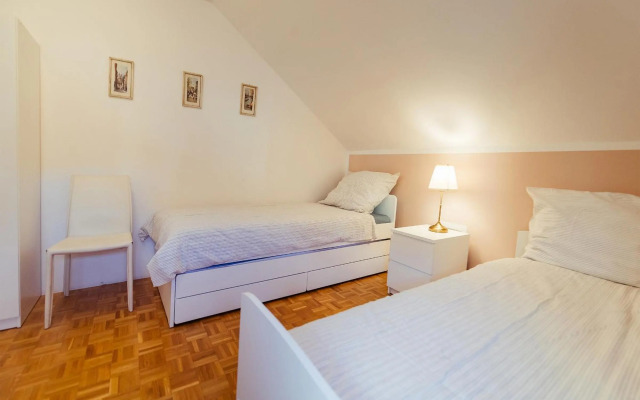 House Aurora - FREE Parking