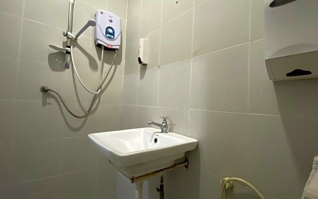 OYO 89760 Harmoni Inn Hotel