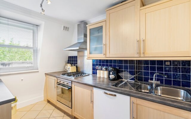 Charming London Apartment With 2 Bedrooms